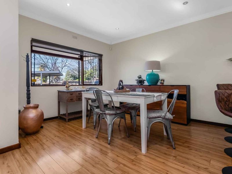 A FEEL-GOOD FAMILY HOME IN THE HEART OF LOVELY LONEHILL - Photo 5