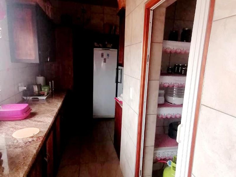 This neat and well maintaned house is for the bigger family. - Photo 8