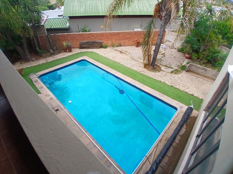 5 Bedroom Freestanding House with Flat 🤩 - Photo 4