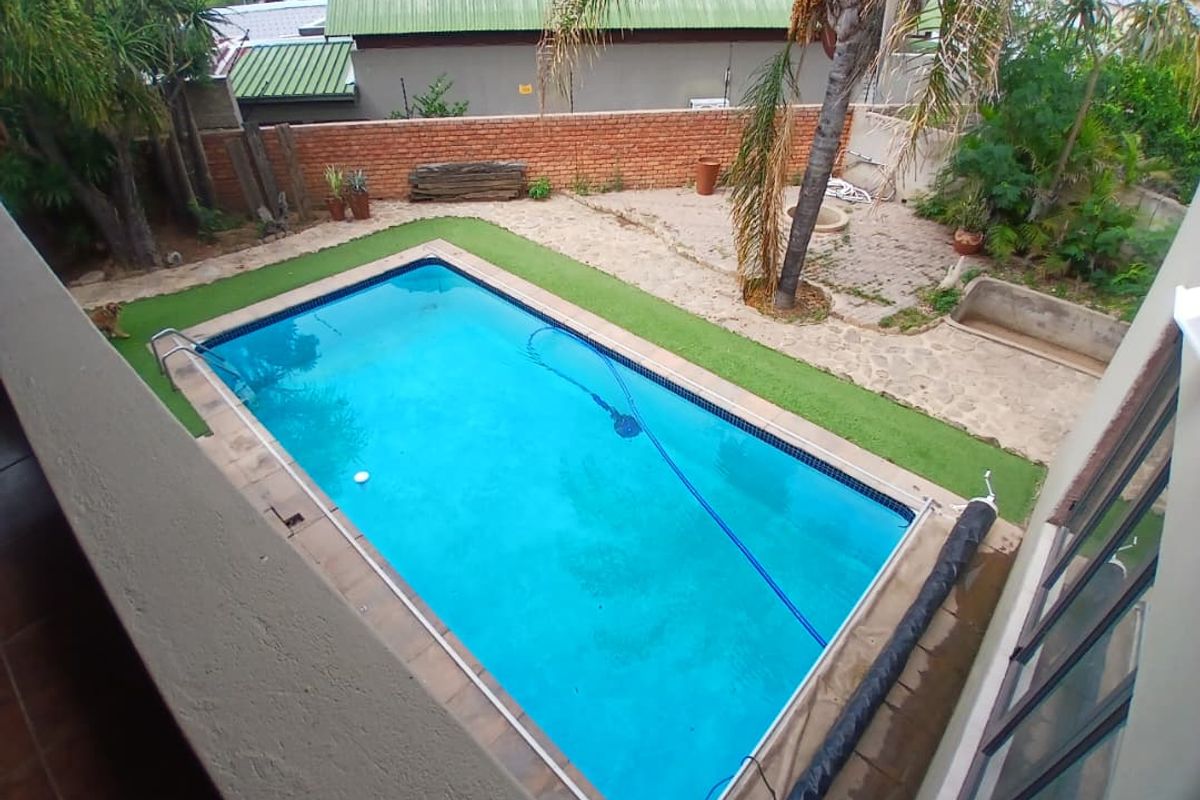 5 Bedroom Freestanding House with Flat 🤩 - Photo 4