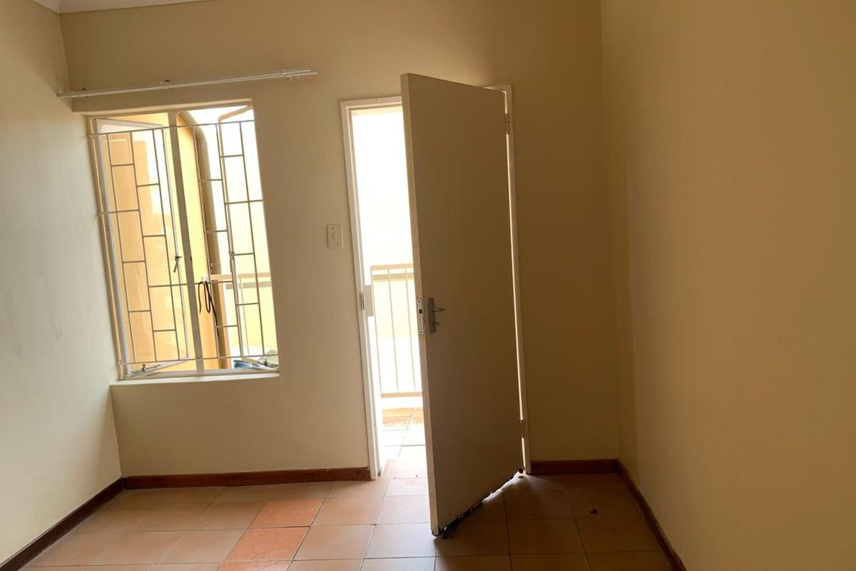 NEAT 2 BEDROOM TOWNHOUSE FOR SALE KHOMASDAL - Photo 5