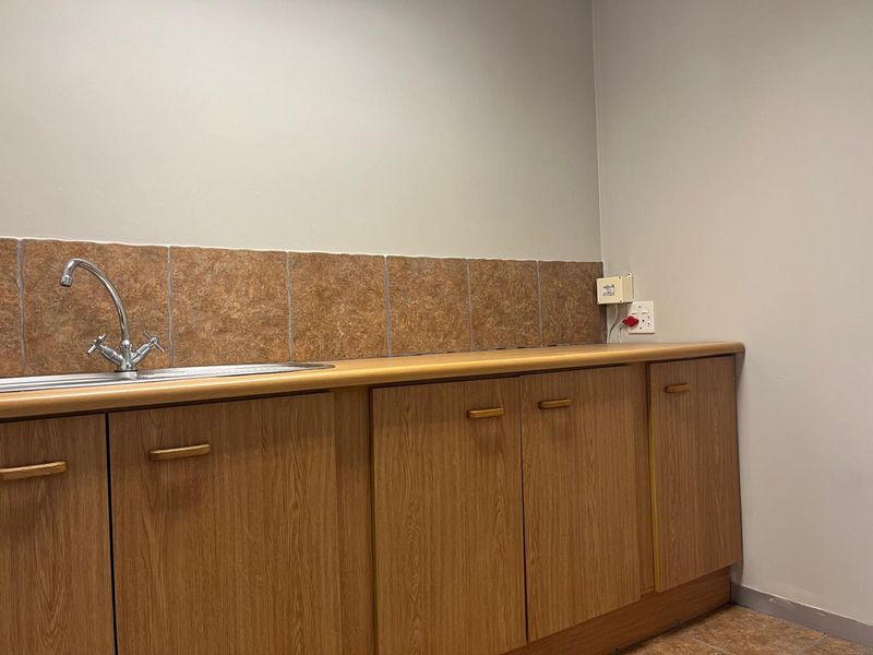 Ground Floor Offices within Secure Corporate Park! - Photo 8