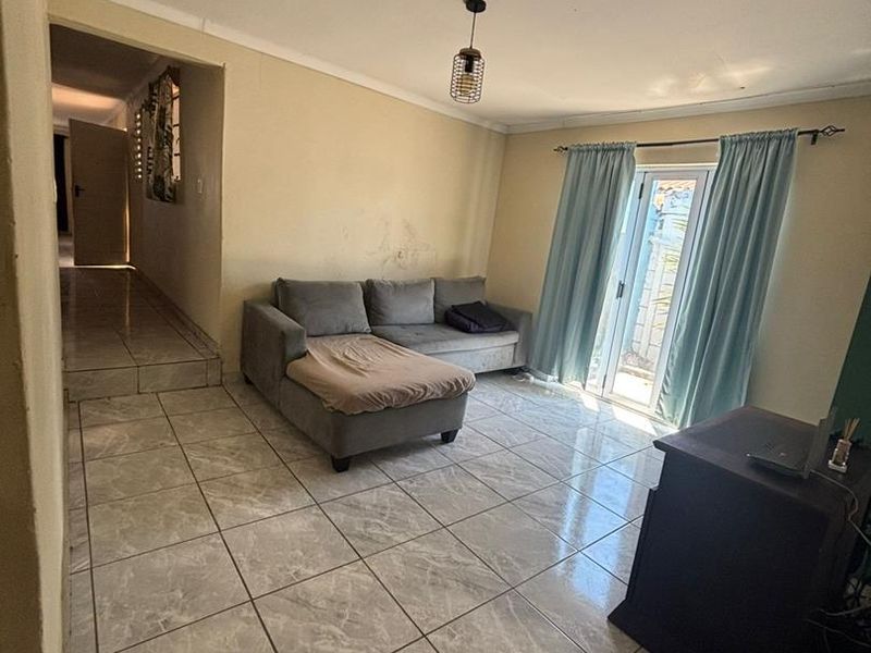 Beautiful free standing property ready for you. - Photo 10