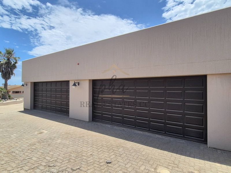 SPACIOUS with versatile Living spaces - Photo 5