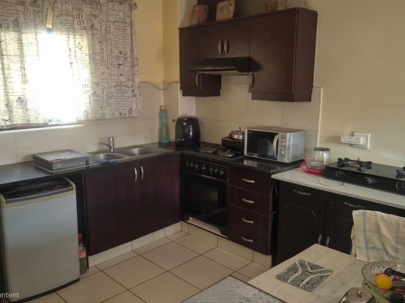 Secure 2-Bedroom Apartment with Scenic Views in Sea View, Durban - Photo 9