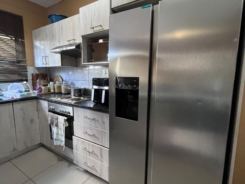 3 Bedroom Townhouse For Sale – Hillary Court, Otjomuise - Photo 4