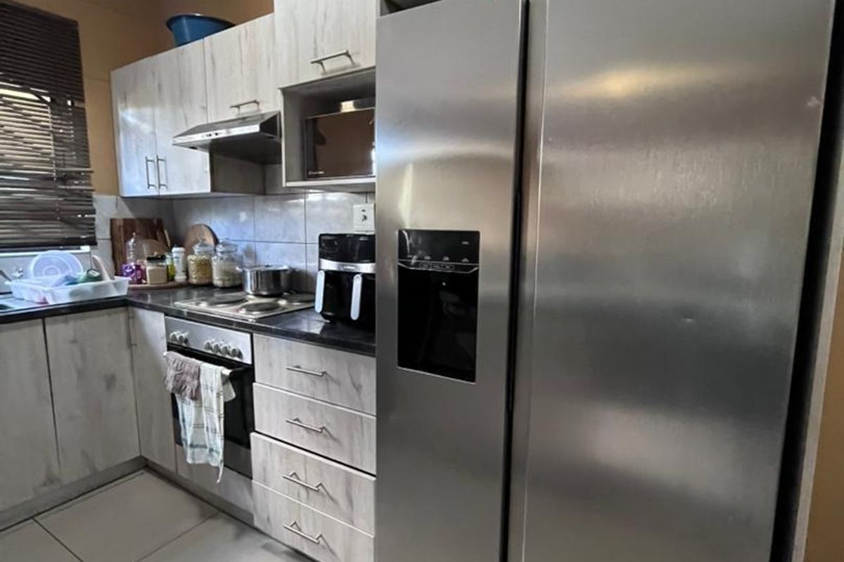 3 Bedroom Townhouse For Sale – Hillary Court, Otjomuise - Photo 4
