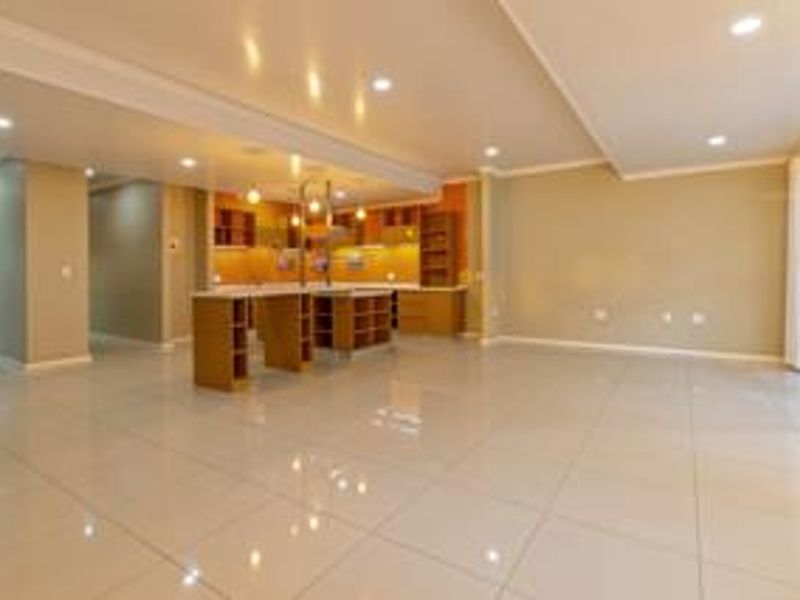 MAGNIFICENT 4 BEDROOM DOUBLE STORY HOME IN MORNINGSIDE MANOR. - Photo 7