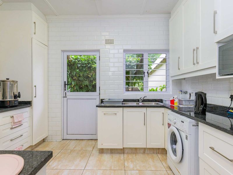 HENDRA - PRIME PROPERTY IN DURBAN NORTH WITH EXTENSIVE OUTBUILDINGS - Photo 8