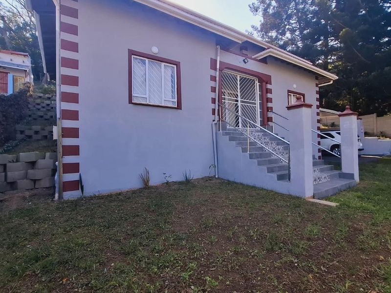 Charming 3-Bed Family Home in Silverglen with Parking and Garden - Photo 3