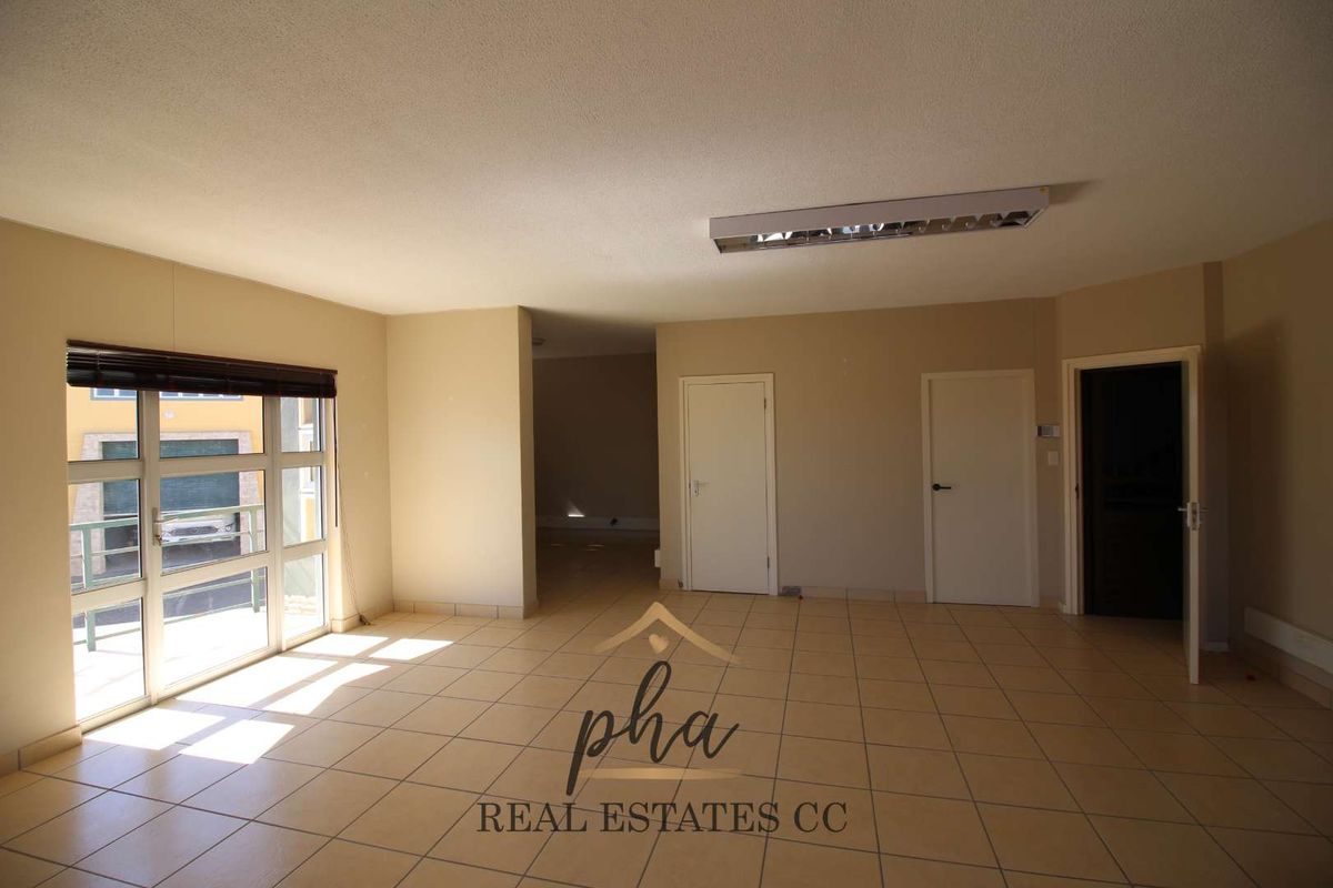 Warehouse with offices for sale - Swakopmund (Industrial) - Photo 3