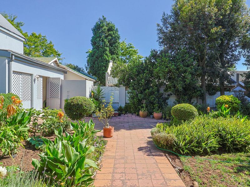 3 BEDROOM HOME IN A SECURE HOUSING ESTATE IN LONE HILL - Photo 5