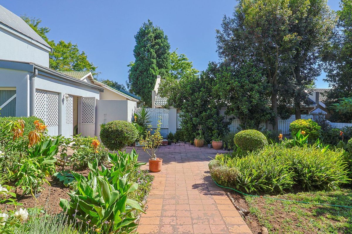 3 BEDROOM HOME IN A SECURE HOUSING ESTATE IN LONE HILL - Photo 5