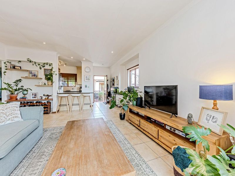 "Your perfect home contemporary, flair and garden retreat. - Photo 7