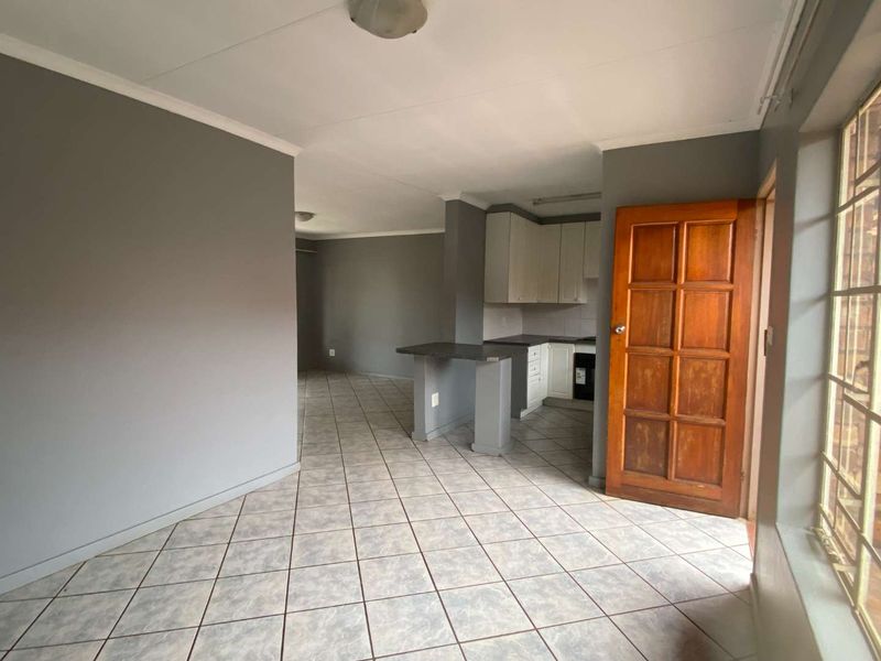 2 Bedroom Townhouse in Highveld. - Photo 5