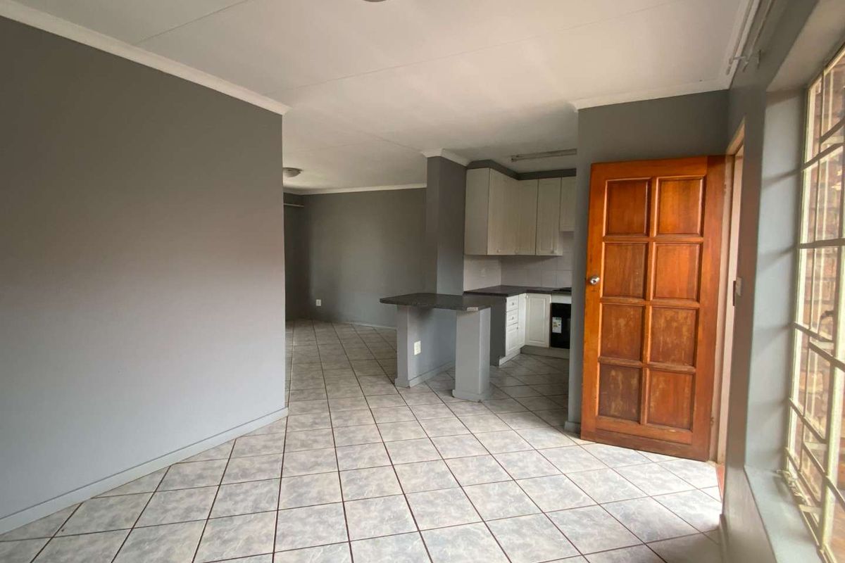 2 Bedroom Townhouse in Highveld. - Photo 5