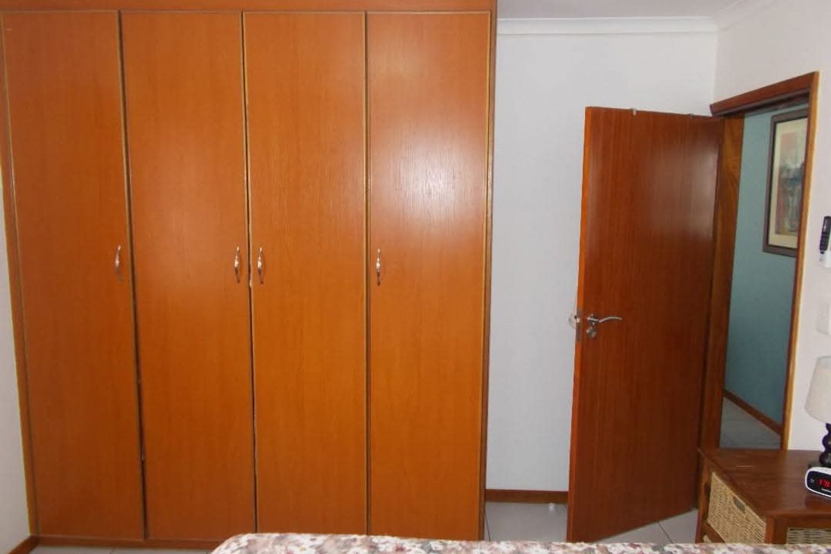 2 Bedroom flat at De Waterkant for sale - Photo 5