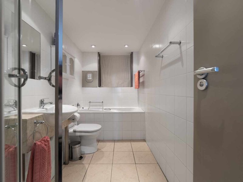 An extra special apartment in the art deco masterpiece - Mutual Heights - Photo 9