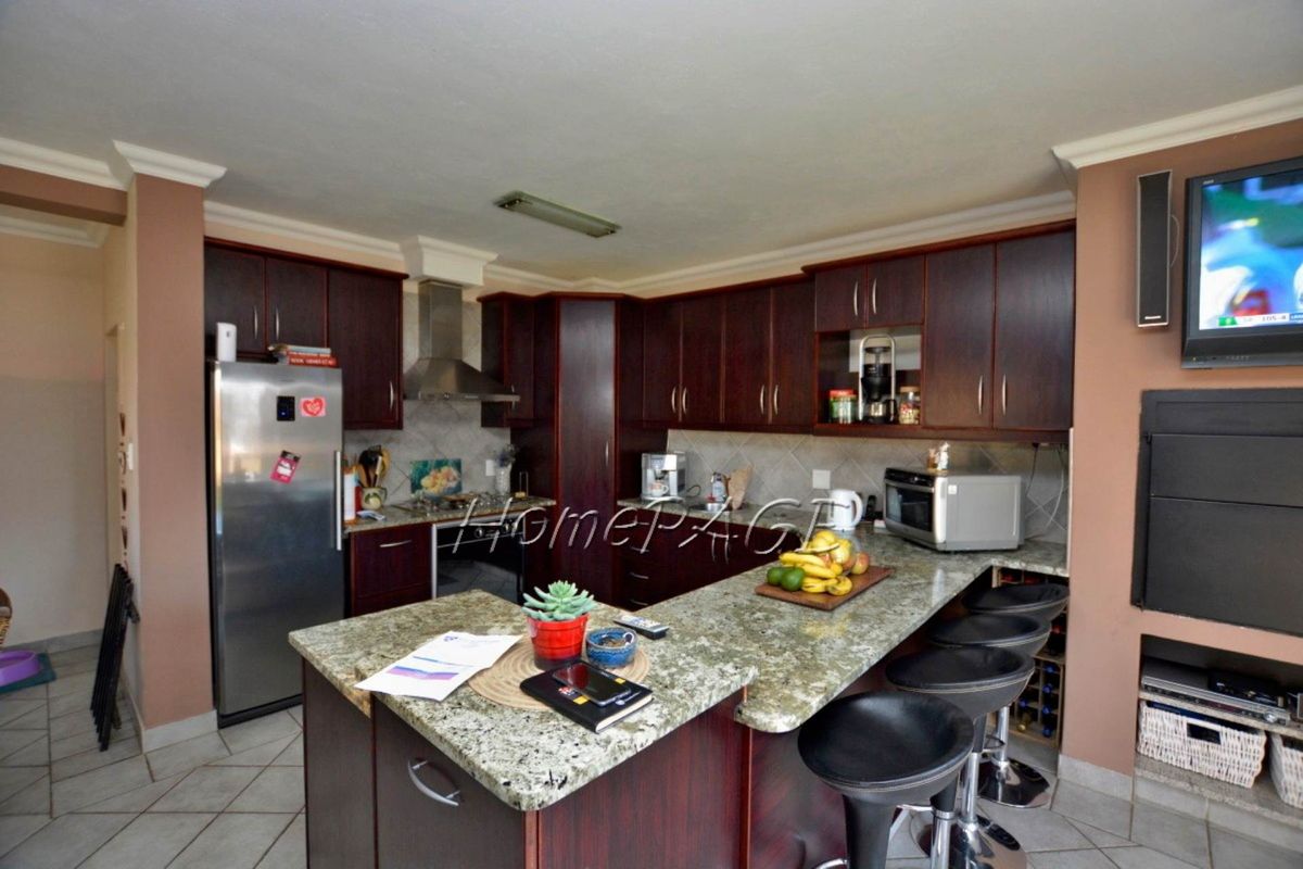 Dolphin Beach, Walvis Bay: Very neat duplex Townhouse is for Sale - Photo 5