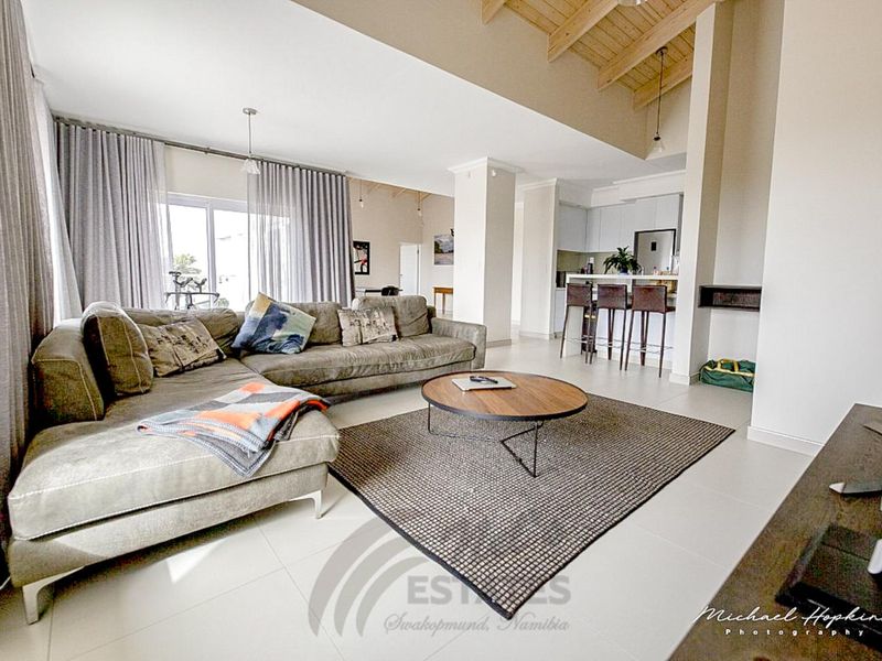 Penthouse For Sale in Central Swakopmund - Photo 3