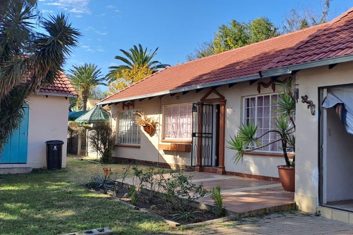 TLC Needed - Photo 2