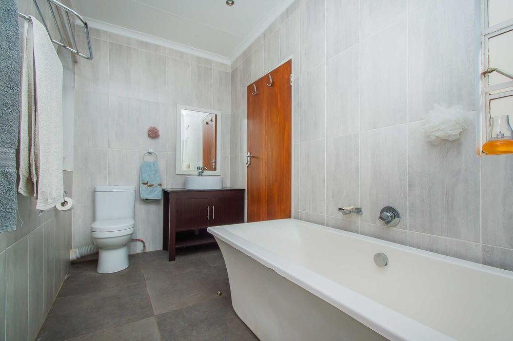 En-suite bathroom 