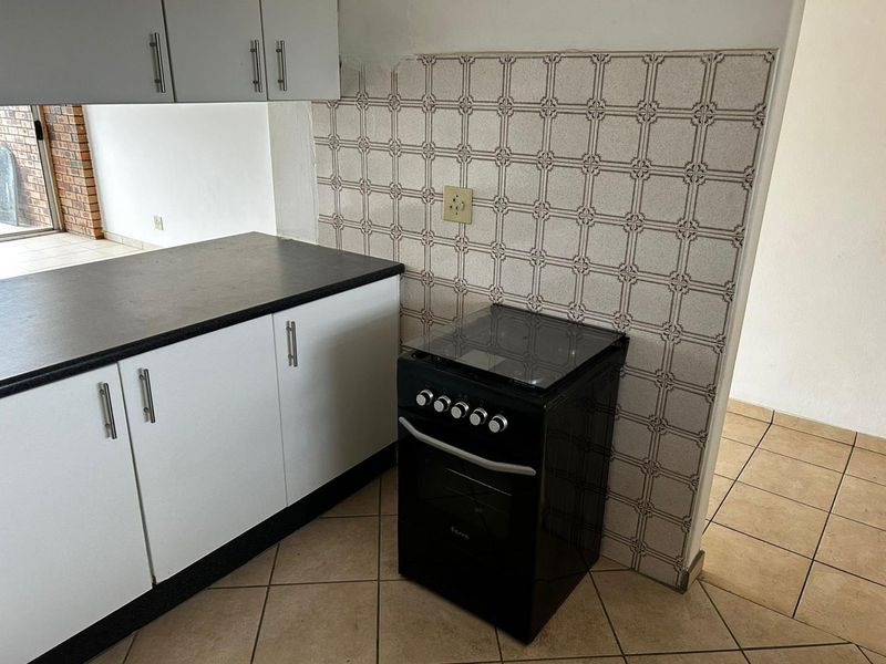 Neat secure Two bedroom unit for Sale. For the investment buyer - Photo 3