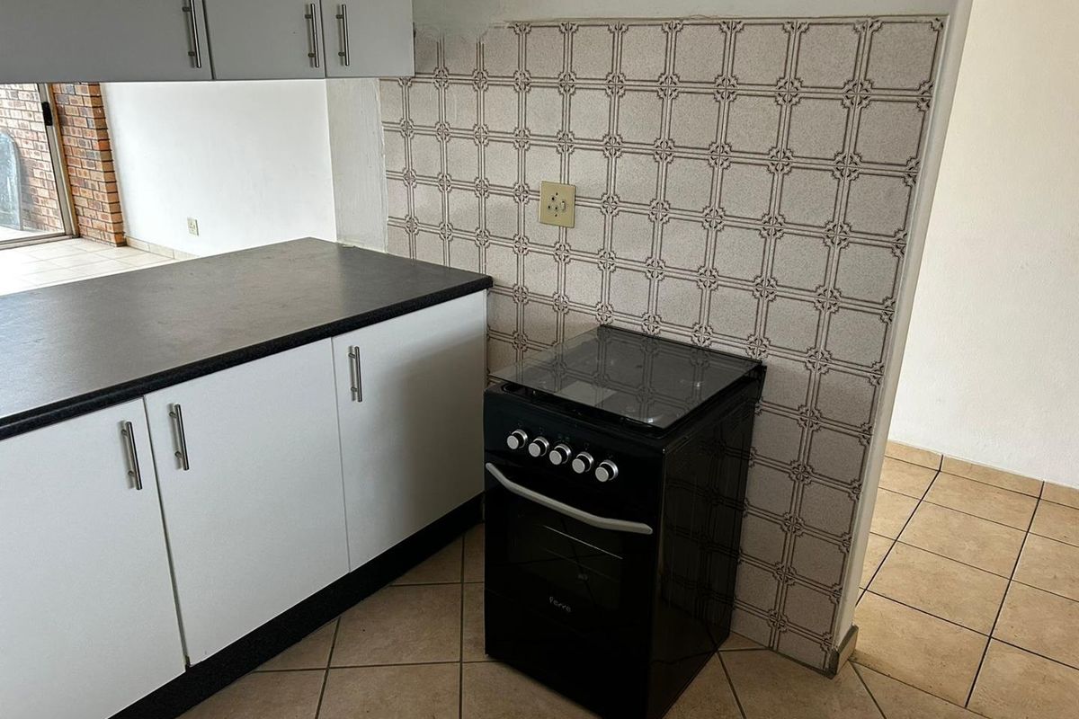 Neat secure Two bedroom unit for Sale. For the investment buyer - Photo 3