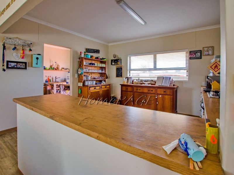 Vineta, Swakopmund:  3 Bedr Home with 2 Flats is for Sale - Photo 10