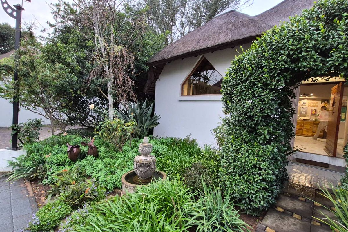 Exquisite Modern family home with Exceptional entertainment space in a small secure Complex - Photo 3