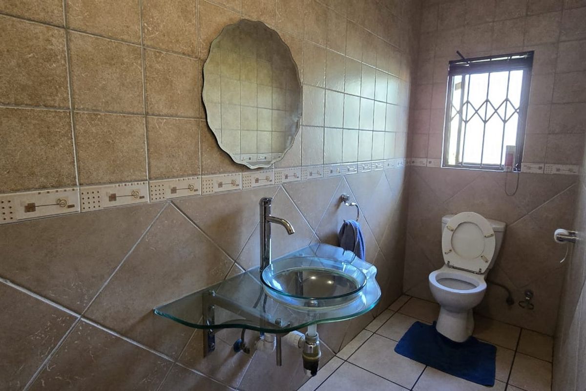 Elegant 4-Bedroom Family Home For Sale in Rooihuiskraal North, Pretoria South - Photo 5