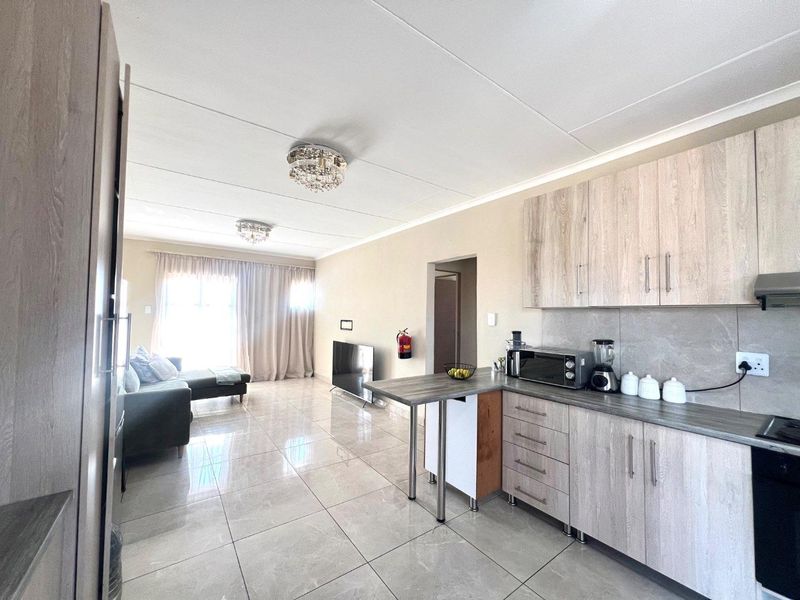 For Sale: 2 Bedroom 2 Bathroom Apartment - Photo 3