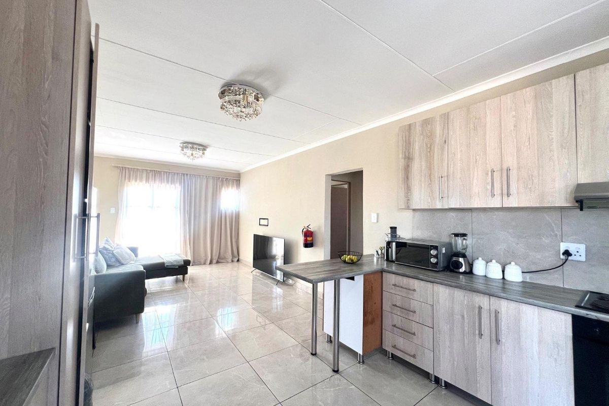 For Sale: 2 Bedroom 2 Bathroom Apartment - Photo 3