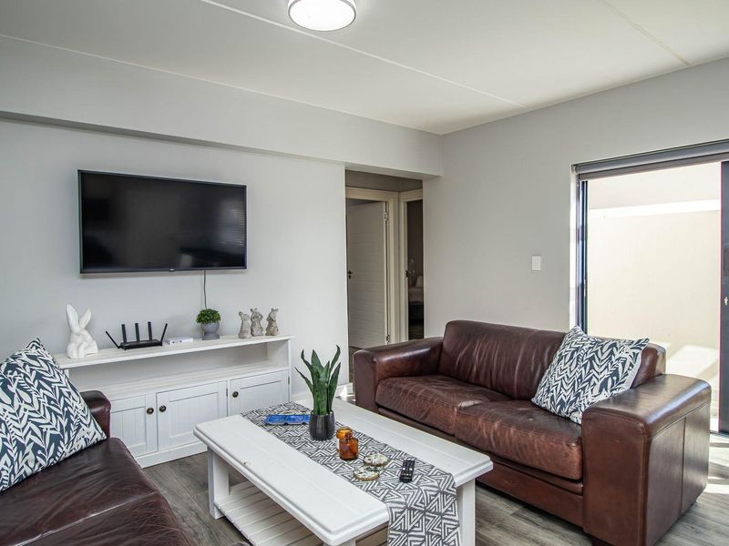 Charming Ground Floor Unit at Hartland Villas - Photo 10