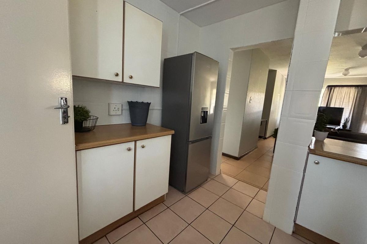 Spacious 3 bed 2 bath unit for sale in Primrose - Photo 2