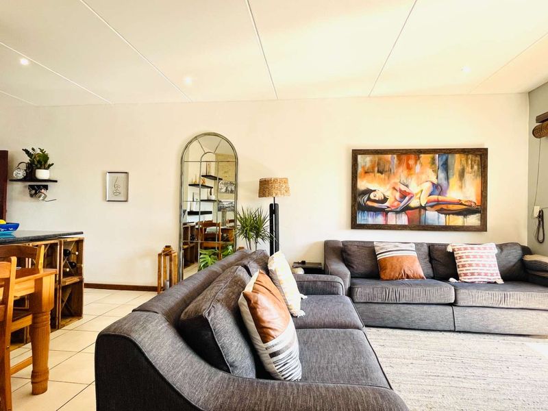 2 Bedroom Ground Floor Apartment for Rent in Paulshof - Photo 2