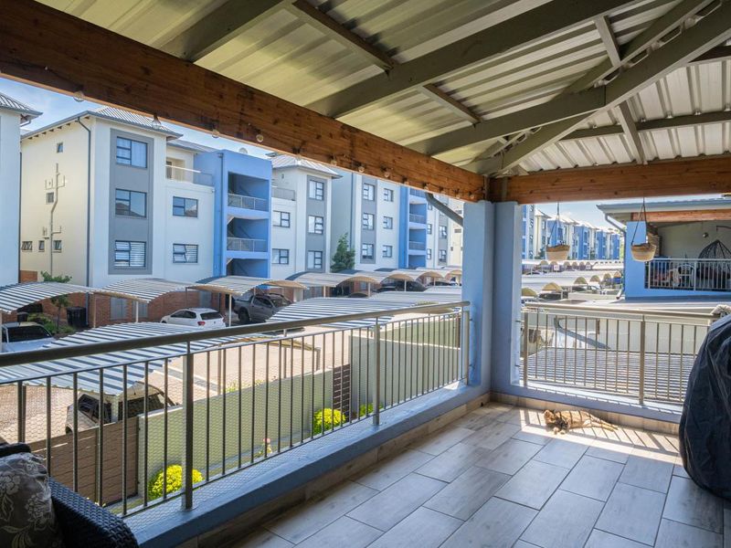 Modern 2 Bed 2 Bath Apartment in Lifestyle Complex - Photo 9