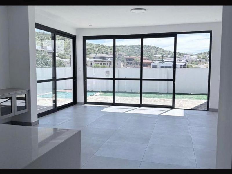 Ultra modern townhouse for rent in Auasblick - Photo 1