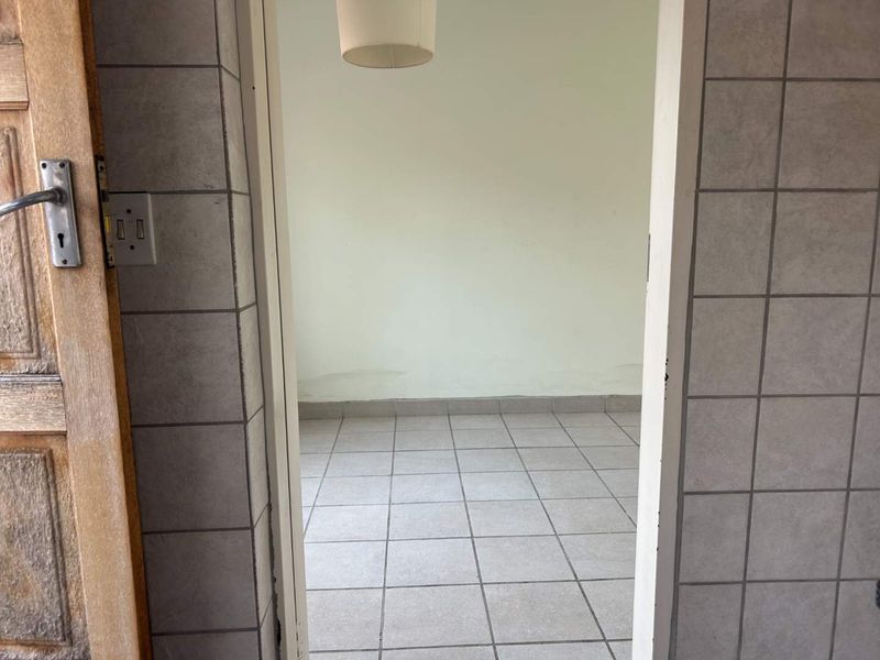 Pet friendly duplex - Photo 9