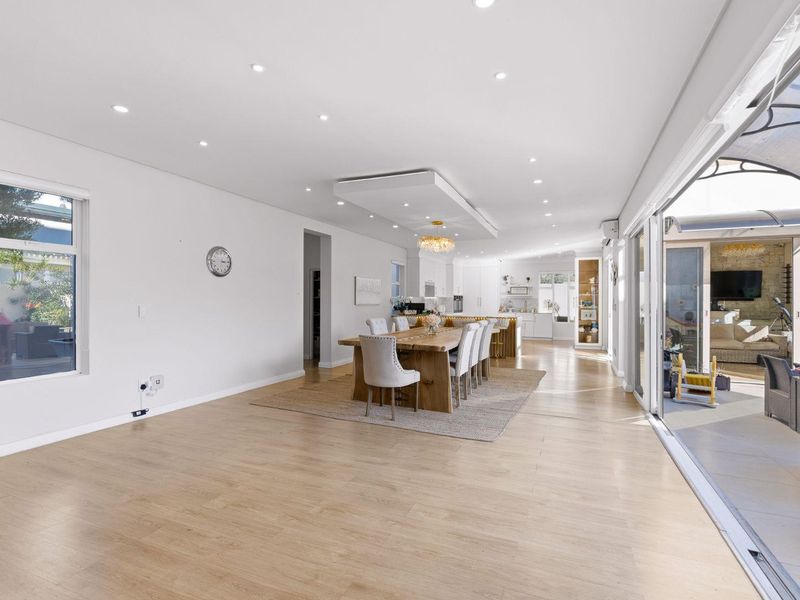 Exquisite Contemporary Residence in Prestigious Sagewood Estate - Photo 7