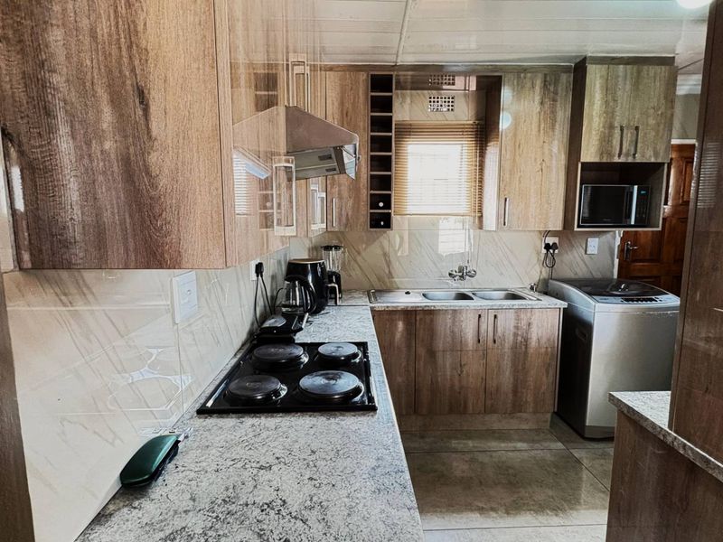 CHARMING 3 BED IN LEOPARD'S REST ESTATE - Photo 5