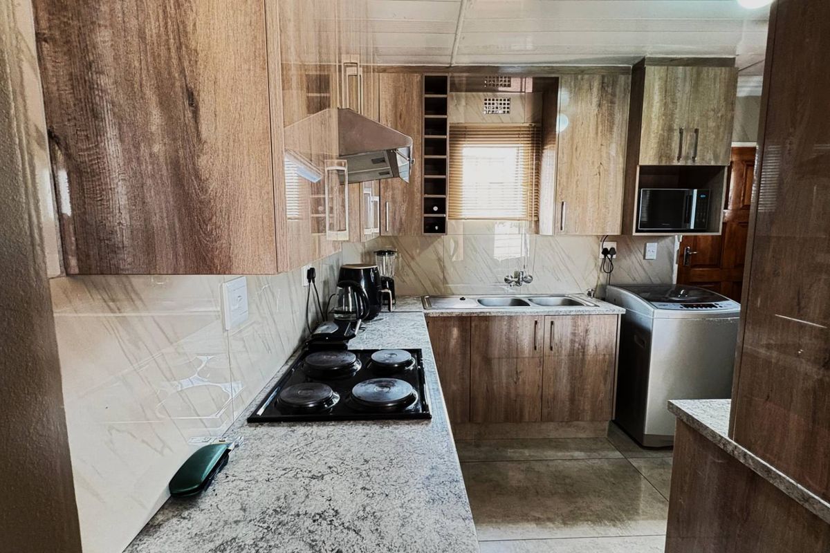 CHARMING 3 BED IN LEOPARD'S REST ESTATE - Photo 5