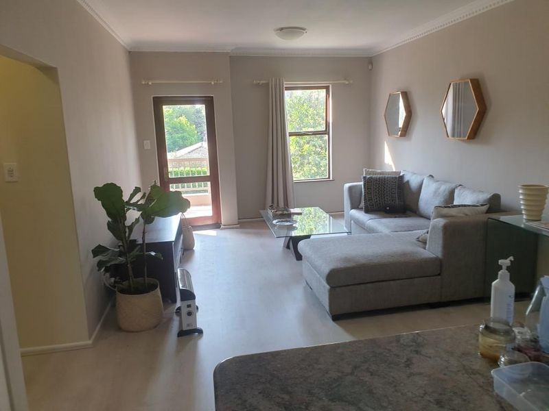 2 BEDROOM APARTMENT FOR SALE IN OAKLANDS - Photo 4