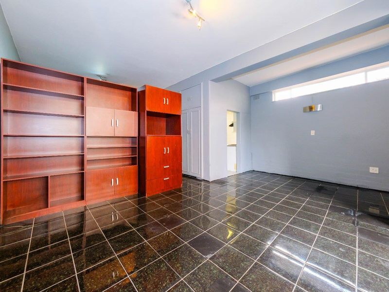 Empty & Urgent! Bachelor/Studio apartment. Available Now! - Photo 10