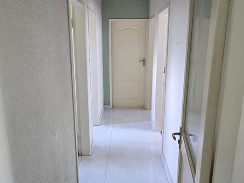 Stunning well maintained house to let in Lombardy East - Photo 8