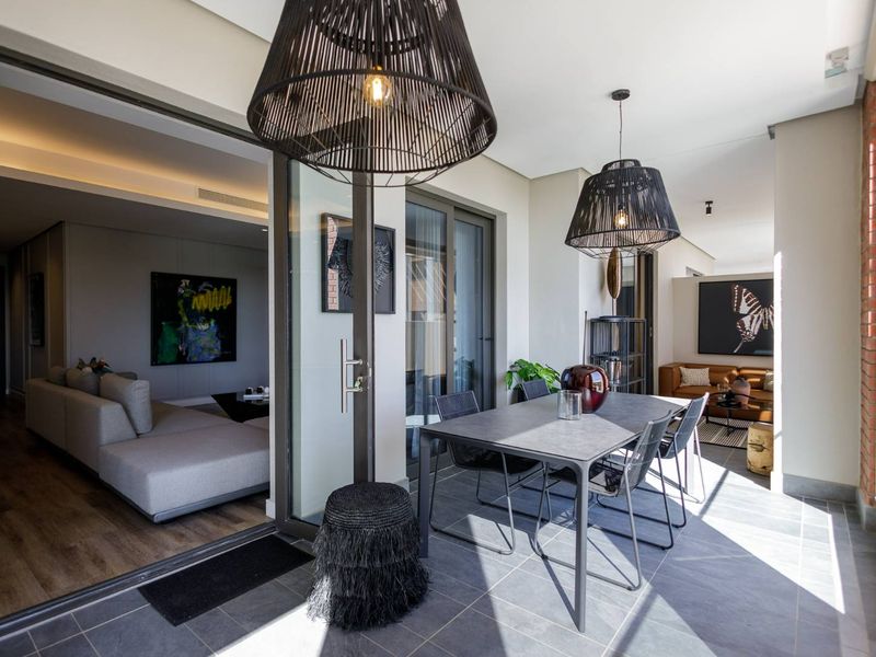 Luxurious 3-Bedroom Apartment in City Centre, Steyn City - Photo 8