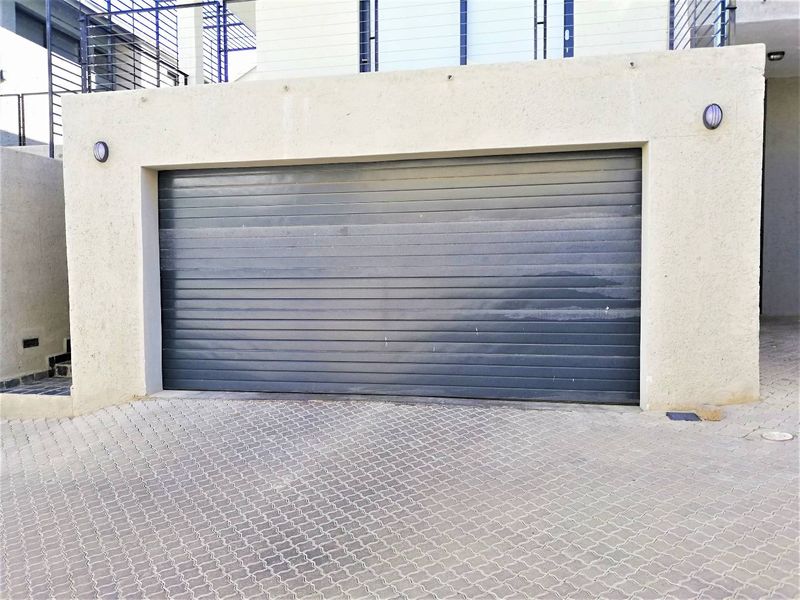 3 Level Townhouse To Let - Photo 3
