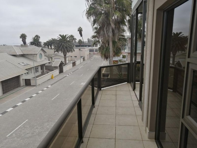 Connoisseurs Mansion with Seaview - Photo 8