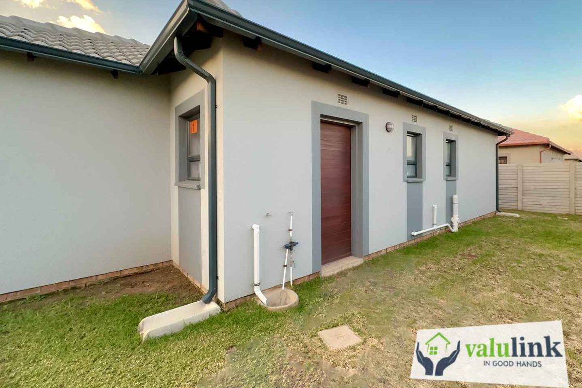 NEW MODDER R 820 600! 3 beds and 2 baths ! - Photo 3