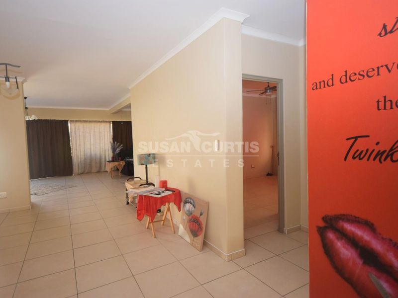 Big open house for the entertaining family - Photo 5